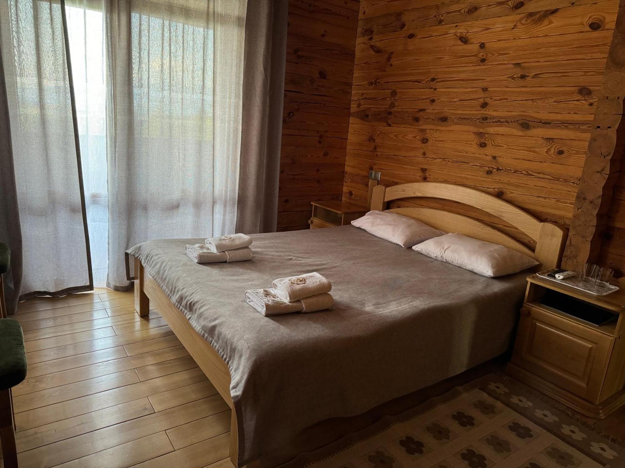 Apartamento Golden Nest Yablunytsya Exterior foto